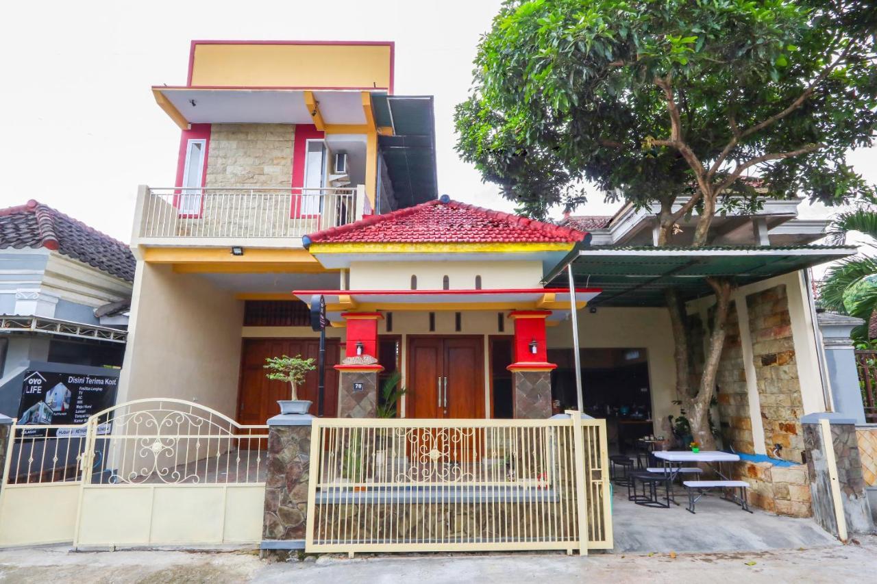Oyo Life 3064 Mahameru Kost Putra Jembel Eksteriør billede